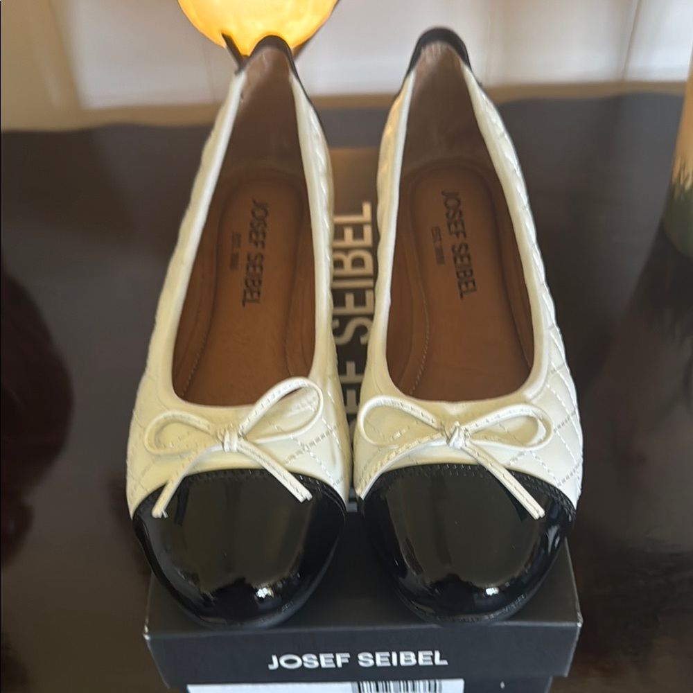 NIB Josef Seibel Women's Black and White Ballet Flats